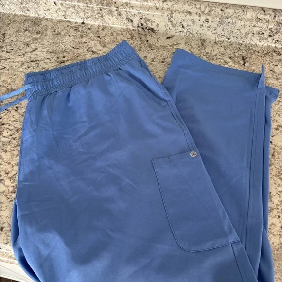 Woman’s Scrub Pant - Picture 1 of 3